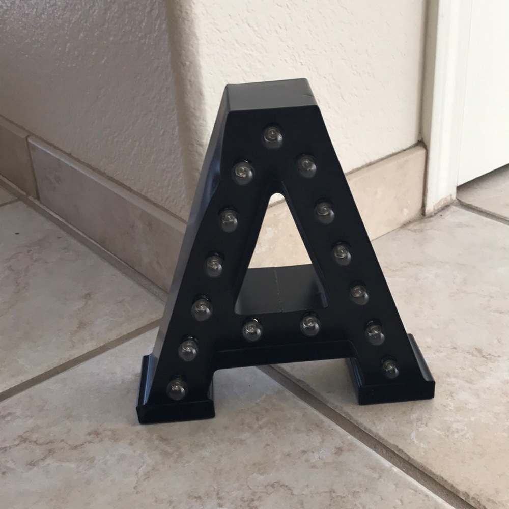 9’ Heavy Black Metal light up A